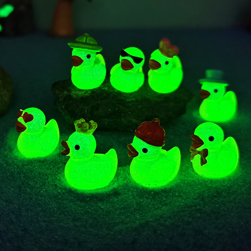 Aquarium Fish Small - 8 buah miniatur bebek kuning bercahaya